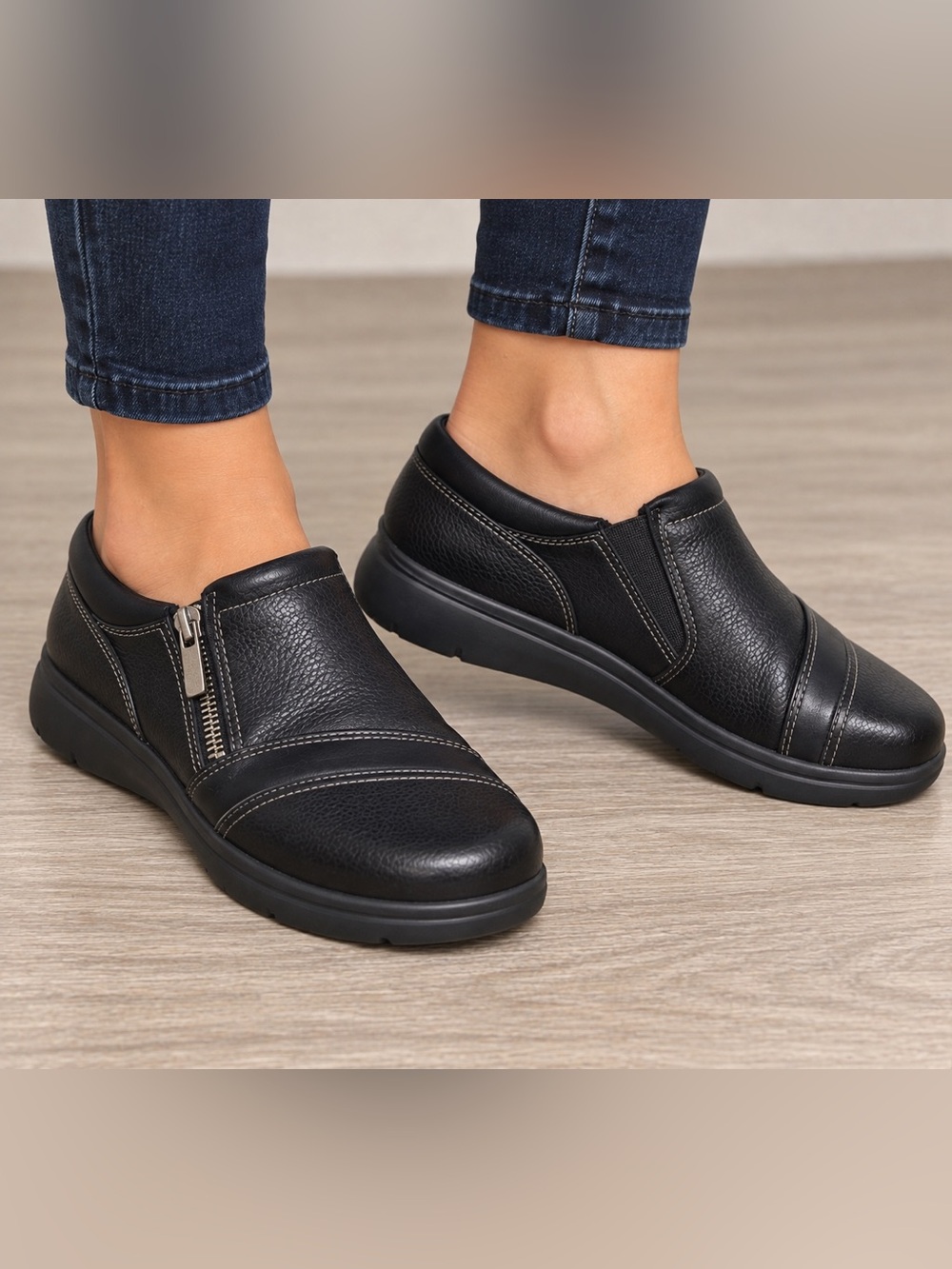 Clarks Artisan Black Leather Side Zip Comfort Slip On Shoes size 9